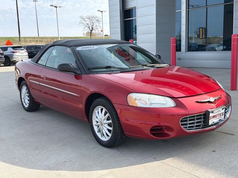 Used 2002 Chrysler Sebring LX image 2
