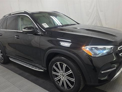 Used 2024 Mercedes-Benz GLE 450e 4MATIC image 3