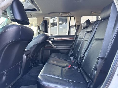 Used 2012 Lexus GX 460 w/ Convenience Pkg AWD/4WD image 24
