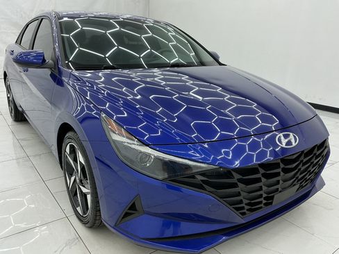 Used 2023 Hyundai Elantra SEL w/ Convenience Package FWD image 3