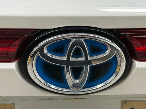 Used 2021 Toyota Venza LE AWD/4WD image 14