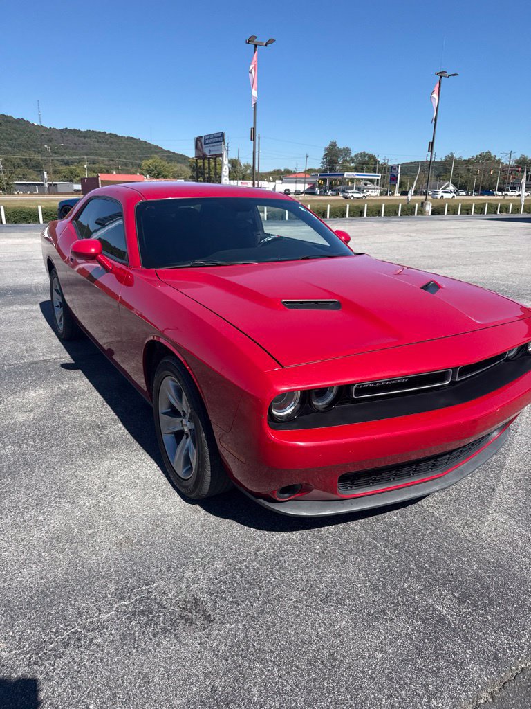 Used 2015 Dodge Challenger SXT w/ Driver Convenience Group RWD image 4