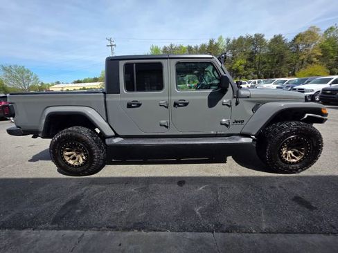 Used 2021 Jeep Gladiator Sport image 4