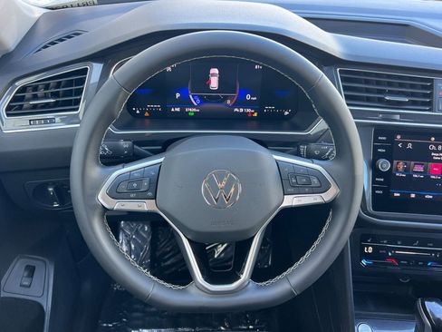 Used 2024 Volkswagen Tiguan SE FWD image 16
