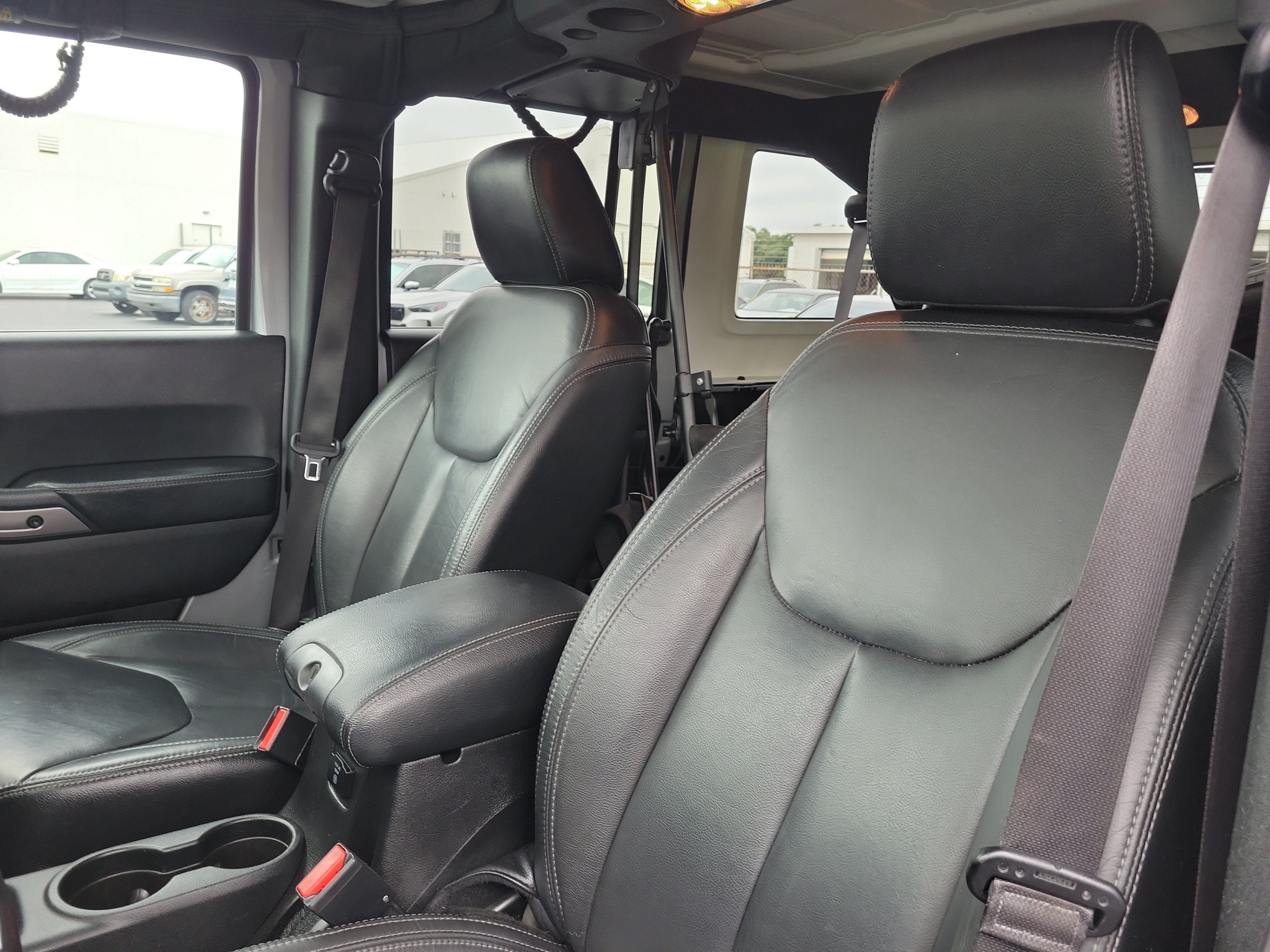 Used 2018 Jeep Wrangler Unlimited Sahara AWD/4WD image 17