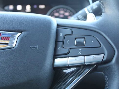 Used 2024 Cadillac XT6 Sport w/ LPO, ONYX Package image 3