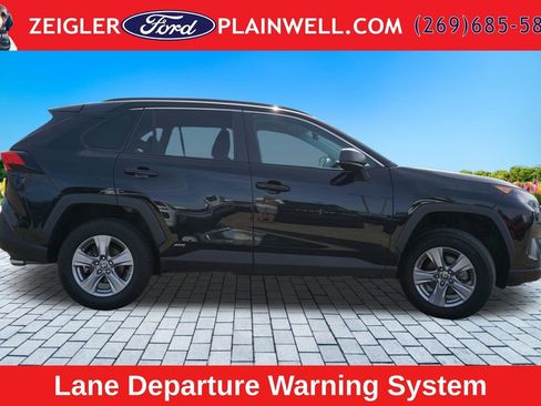 Used 2022 Toyota RAV4 LE AWD/4WD image 6