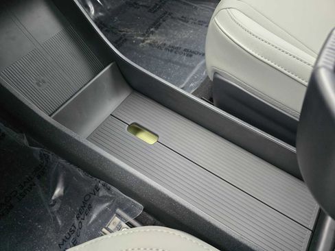 New 2026 Volvo EX30 Plus w/ Protection Package image 32