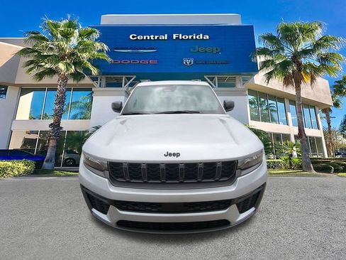New 2026 Jeep Grand Cherokee L Limited w/ Limited Altitude Package AWD/4WD image 3