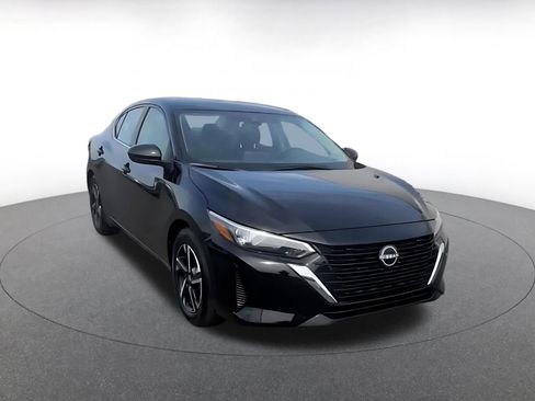 Used 2025 Nissan Sentra SV image 3