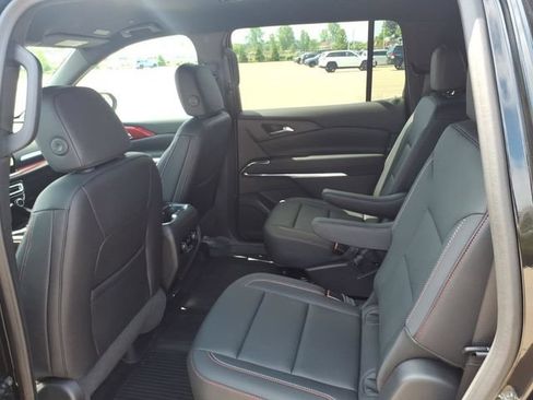 Used 2025 Chevrolet Traverse Z71 AWD/4WD image 6