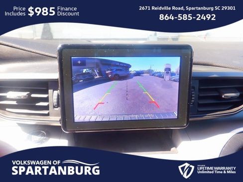 Used 2024 Ford Explorer XLT image 4