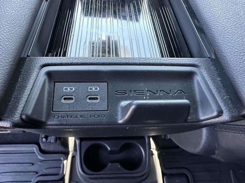 Used 2025 Toyota Sienna XLE Woodland Edition image 19