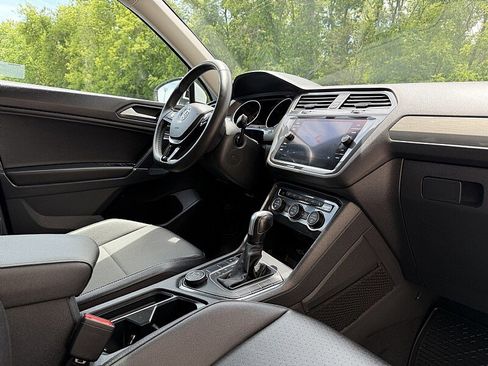 Used 2020 Volkswagen Tiguan SE w/ Panoramic Sunroof Package AWD/4WD image 15