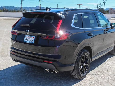 Used 2025 Honda CR-V Sport image 6