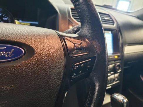 Used 2017 Ford Explorer XLT w/ XLT Technology Feature Bundle image 19