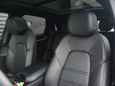 Certified 2025 Porsche Cayenne S AWD/4WD image 5