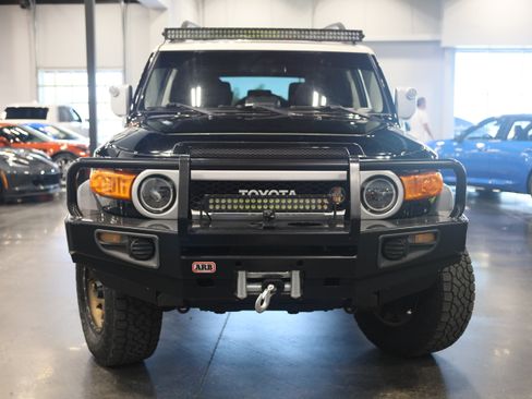 Used 2012 Toyota FJ Cruiser 4WD w/ Convenience Pkg image 2