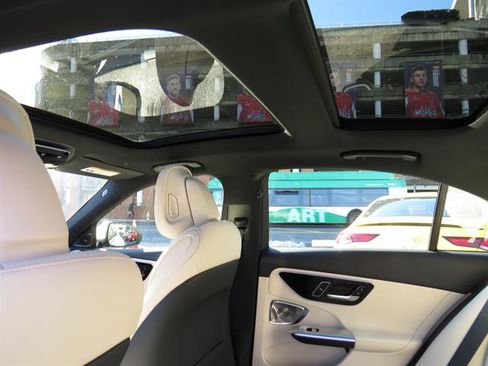 Used 2025 Mercedes-Benz C 300 4MATIC Sedan image 21