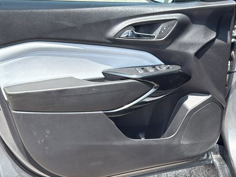 Used 2024 Chevrolet Trax LT w/ Driver Confidence Package FWD image 11