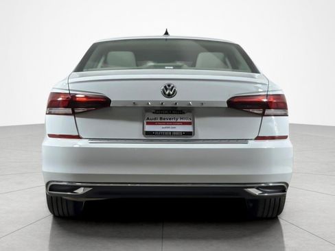 Used 2022 Volkswagen Passat 2.0T SE FWD image 4