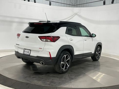 Used 2023 Chevrolet TrailBlazer RS w/ Sun and Liftgate Package FWD image 11