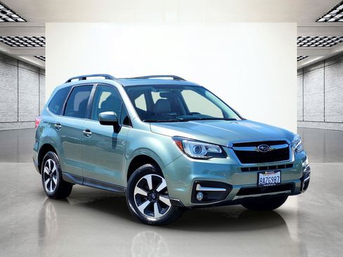 Used 2018 Subaru Forester 2.5i Limited AWD/4WD image 2