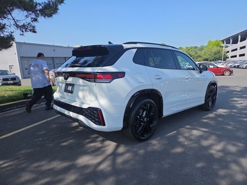 New 2026 Volkswagen Tiguan SE R-Line FWD image 3
