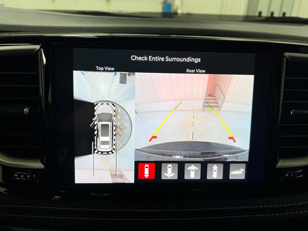 New 2027 Chrysler Pacifica Select w/ Family Tech Group AWD/4WD image 16