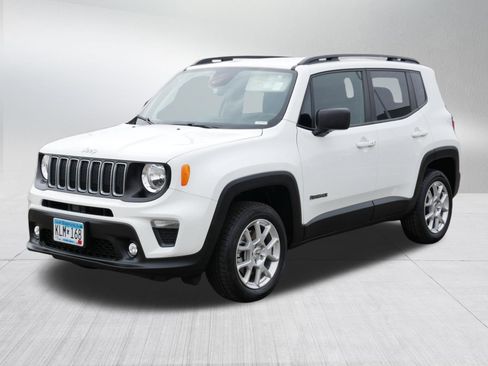 Used 2022 Jeep Renegade Latitude image 3