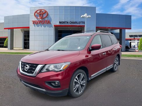 Used 2019 Nissan Pathfinder Platinum image 4