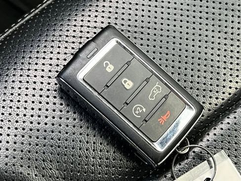 Used 2023 Jeep Grand Cherokee L Limited AWD/4WD image 36