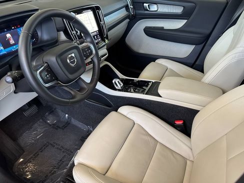 Certified 2026 Volvo XC40 B5 Plus AWD/4WD image 9