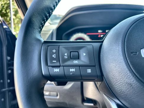 Used 2024 Nissan Rogue SL FWD image 31