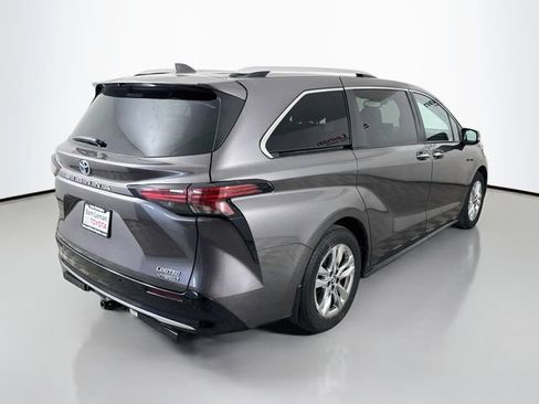 Used 2023 Toyota Sienna Limited AWD/4WD image 7