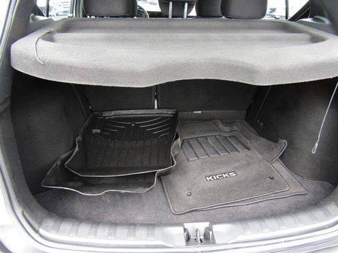 Used 2019 Nissan Kicks SV image 32