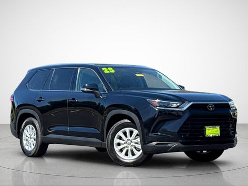 Used 2025 Toyota Grand Highlander AWD image 2