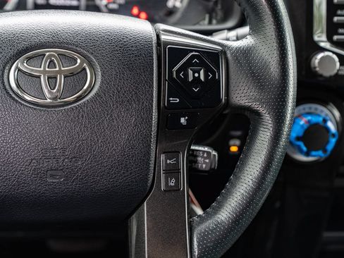 Used 2020 Toyota 4Runner TRD Off-Road AWD/4WD image 15