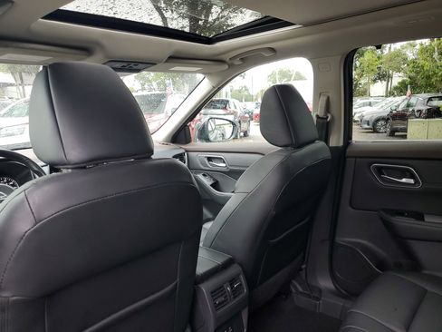 Certified 2021 Nissan Rogue SV w/ Premium Package image 14