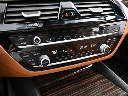 Used 2022 BMW 530i w/ Premium Package image 29