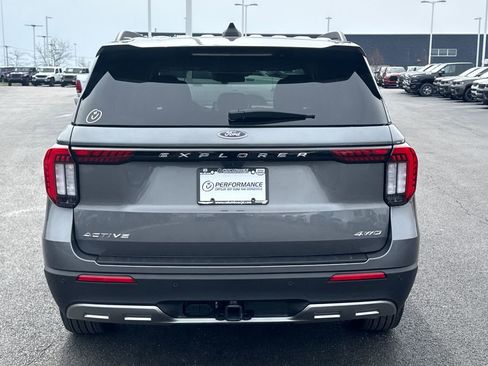 Used 2025 Ford Explorer Active w/ Active Comfort Package AWD/4WD image 4