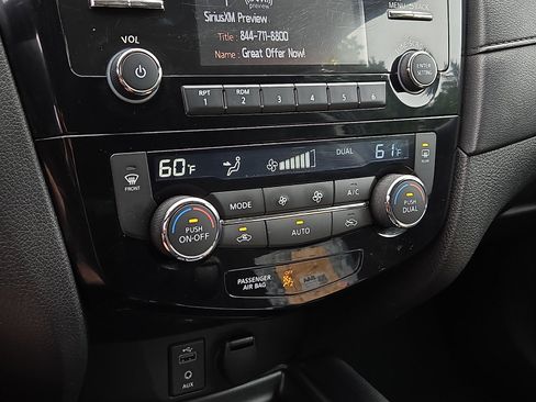 Used 2017 Nissan Rogue SV w/ Midnight Edition AWD/4WD image 14