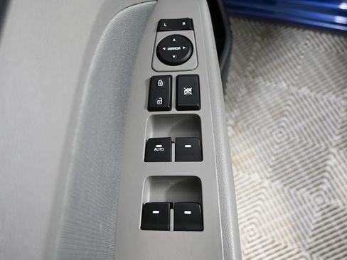 Used 2018 Hyundai Elantra Value Edition FWD image 19