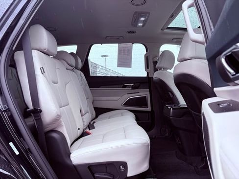 Certified 2025 Kia Telluride EX image 19