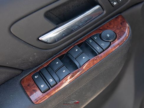 Used 2013 Chevrolet Avalanche LTZ image 38