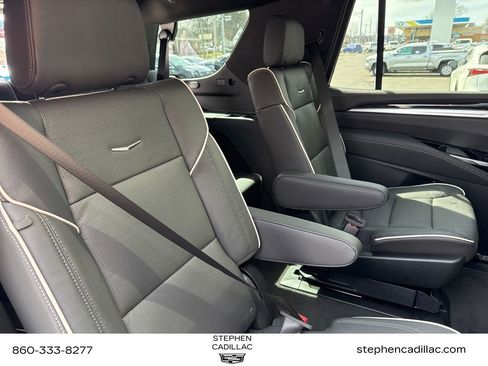 New 2026 Cadillac Escalade Luxury w/ LPO, Radiant Package image 30