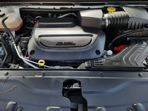 Used 2023 Chrysler Voyager LX image 21