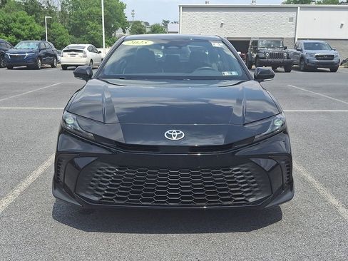 Used 2025 Toyota Camry SE FWD image 2