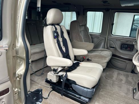 Used 2011 Chevrolet Express 1500 image 25