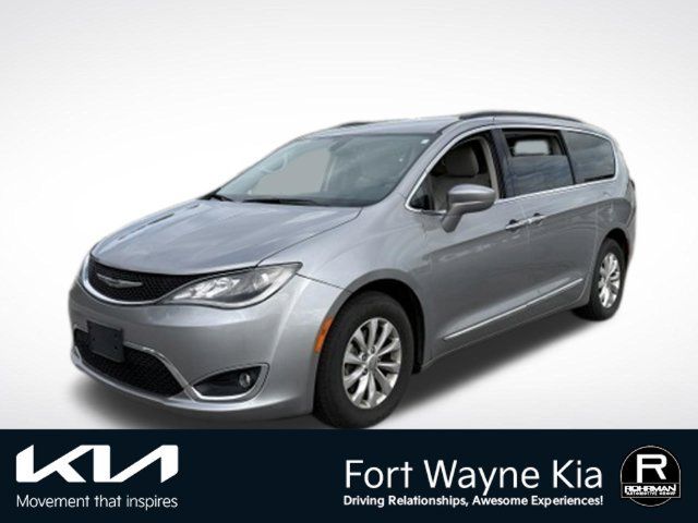 Used 2017 Chrysler Pacifica Touring-L FWD image 1